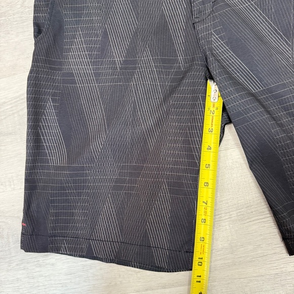 Calvin Klein Geometric Black and Grey Men's Preppy Golf Athletic Shorts Size 32 - Picture 11 of 17